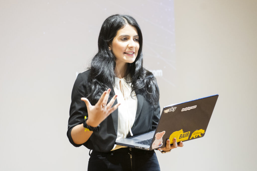 Hiva Mohammadzadeh presenting TensorZipper (Photo by Adam Lau/Berkeley Engineering)