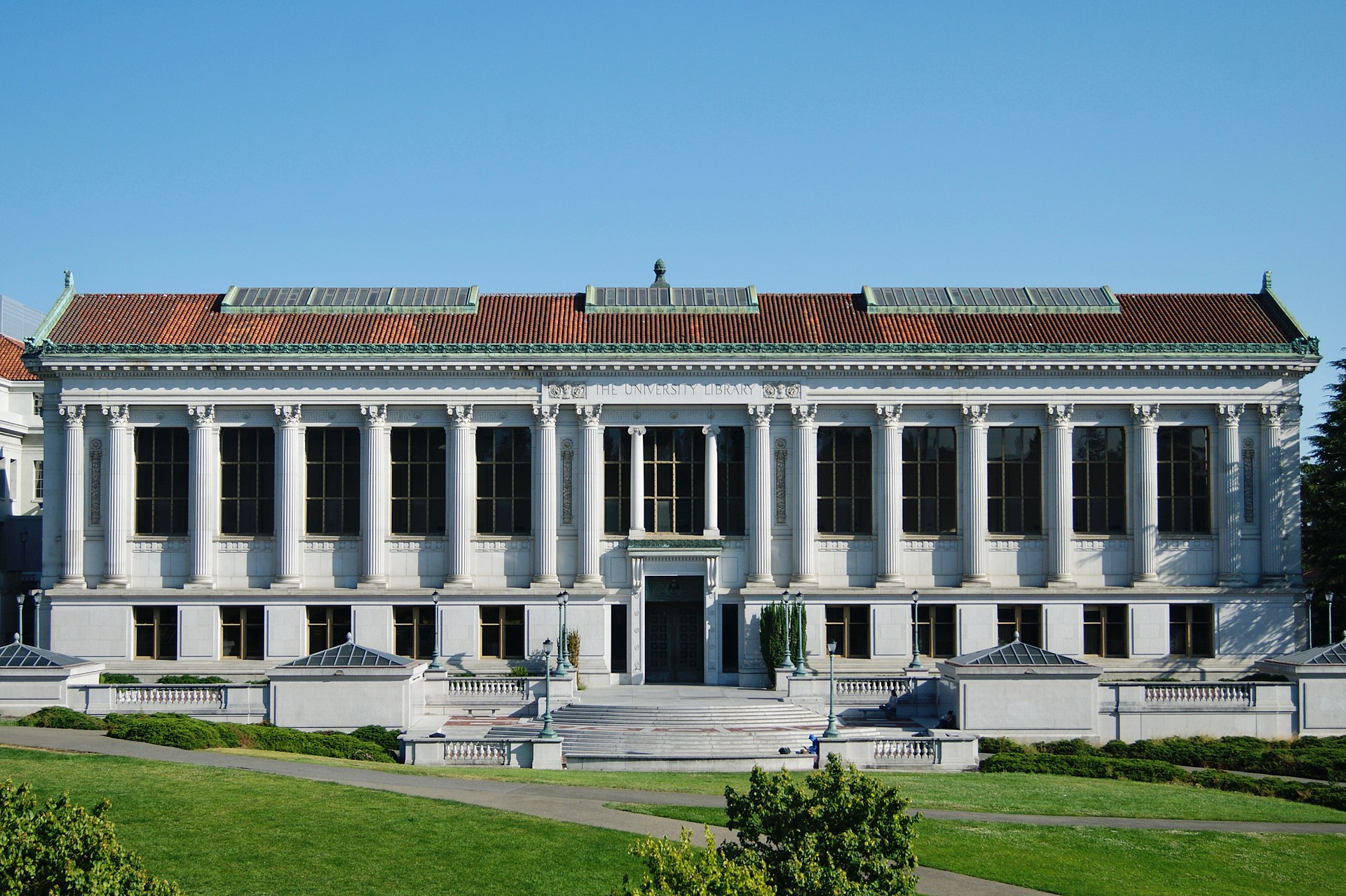 Landscape image of the front of Berkeley Doe Library