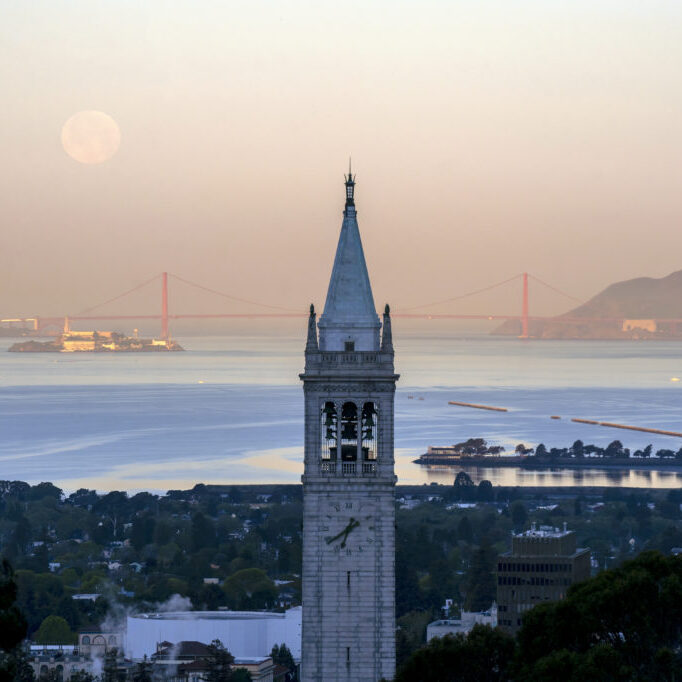 A ÒpinkÓ supermoon sets behind UC BerkeleyÕs Campanile in Berkeley, Calif. on Tuesday, April 27, 2021. Despite its nickname, the seasonal moon isnÕt actually a different color Ñ it gets its name from the pink early springtime blooms of the Phlox subulate plant, also called Òmoss pinkÓ. (Photo by Adam Lau/Berkeley Engineering)
