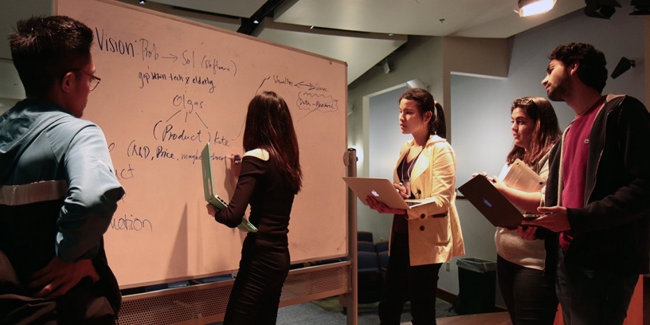 Two students ideating their entrepreneurship pitch