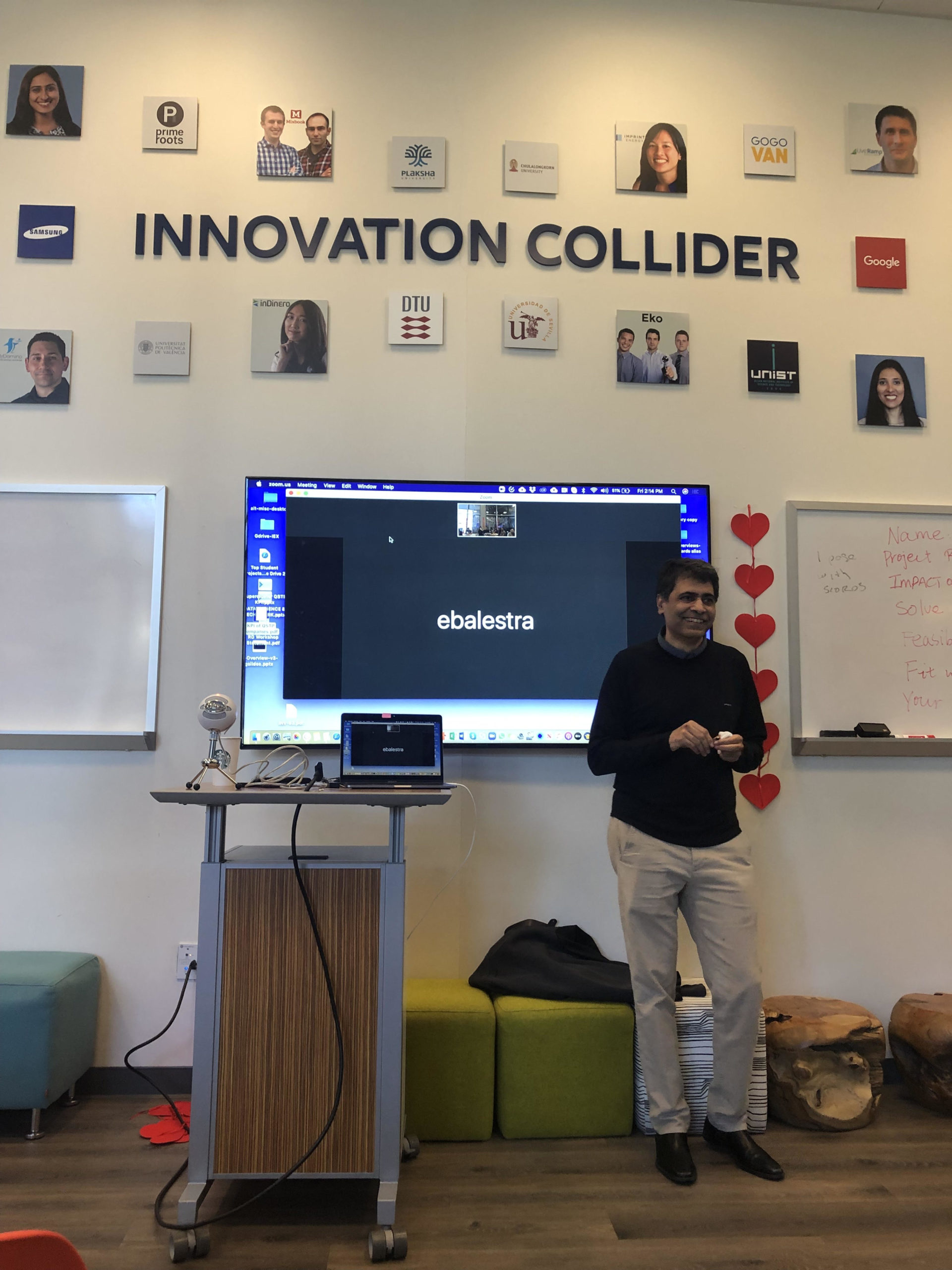 Picture of Professor Sidhu educating students about 5G.